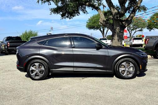 2022 Ford Mustang Mach-E SELECT