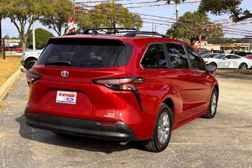 2023 Toyota Sienna XLE