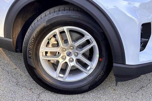 Space White Metallic 2026 Ford Explorer Active