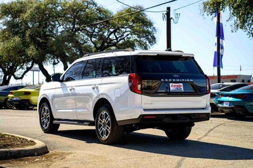 Oxford White 2025 Ford Expedition Active