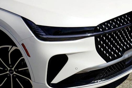 White Platinum Tri-Coat Metallic 2025 Lincoln Nautilus Reserve