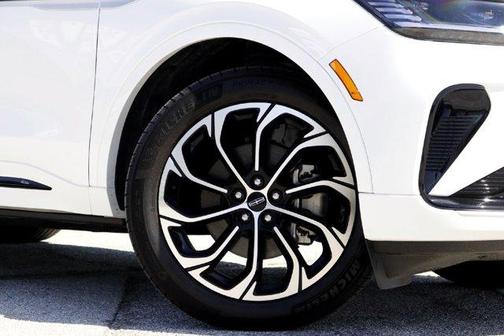 White Platinum Tri-Coat Metallic 2025 Lincoln Nautilus Reserve