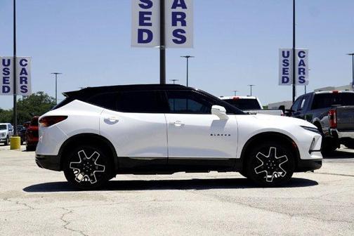 Iridescent Pearl Tricoat 2023 Chevrolet Blazer RS