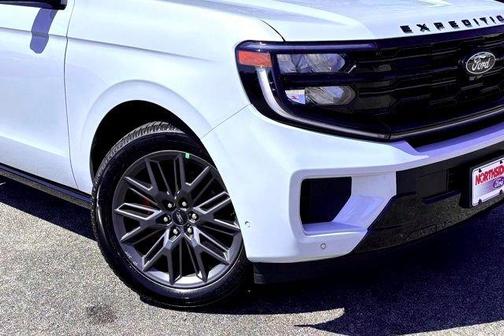 Space Silver 2025 Ford Expedition Platinum