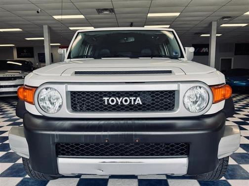 White 2014 Toyota FJ Cruiser Base