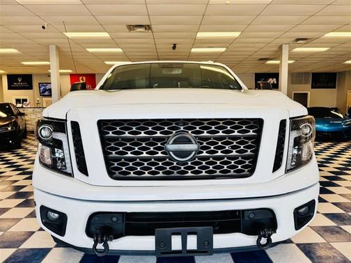 White Frost Pearl 2018 Nissan Titan SV