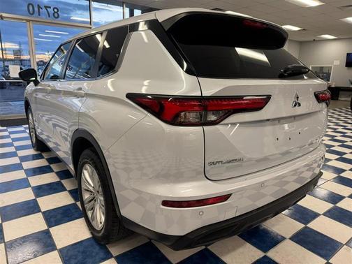 2022 Mitsubishi Outlander ES
