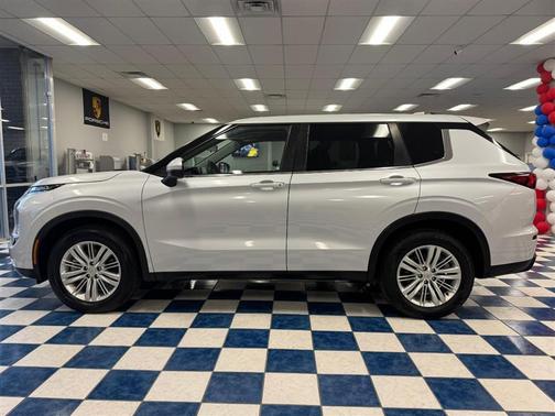 2022 Mitsubishi Outlander ES