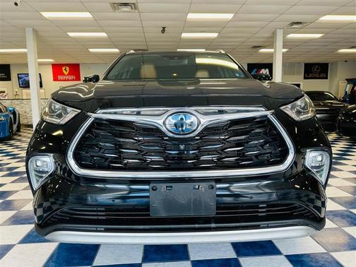 Black 2021 Toyota Highlander Hybrid Platinum