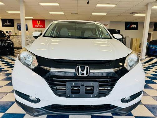 White 2017 Honda HR-V EX
