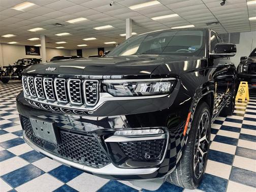 Black 2023 Jeep Grand Cherokee Summit