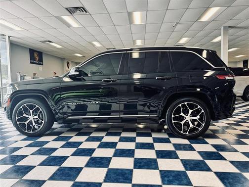 Black 2023 Jeep Grand Cherokee Summit