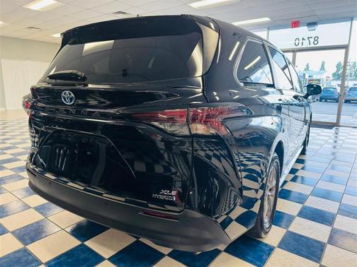 2023 Toyota Sienna XLE