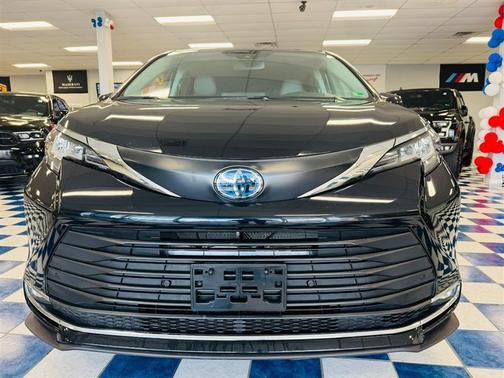 2023 Toyota Sienna XLE