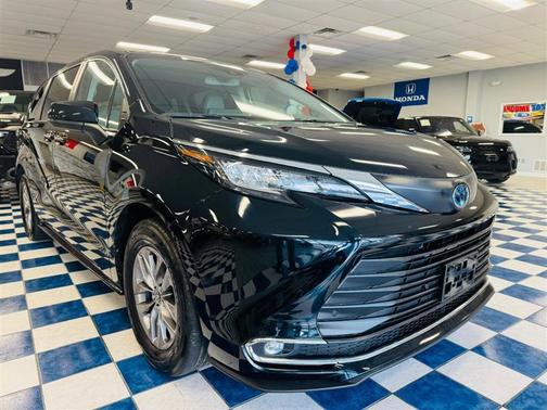 2023 Toyota Sienna XLE