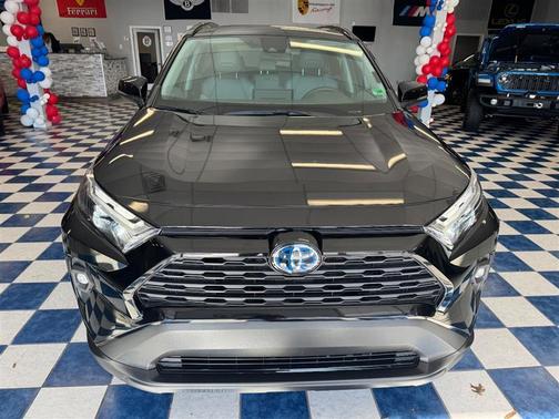 2022 Toyota RAV4 Hybrid XLE Premium