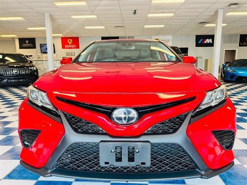 Red 2019 Toyota Camry SE