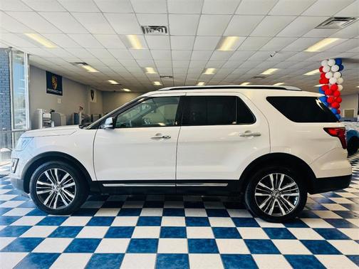 White 2017 Ford Explorer Platinum