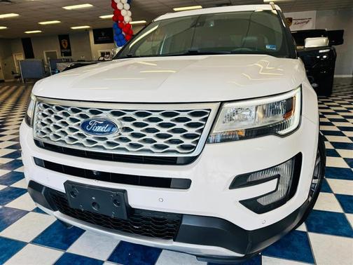 White 2017 Ford Explorer Platinum