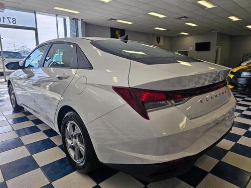 2021 Hyundai ELANTRA SE