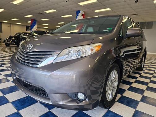 2013 Toyota Sienna XLE