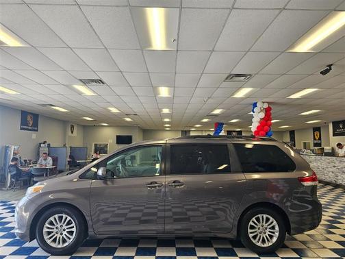 2013 Toyota Sienna XLE