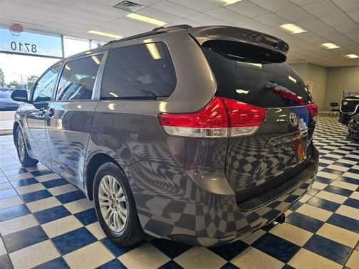 2013 Toyota Sienna XLE