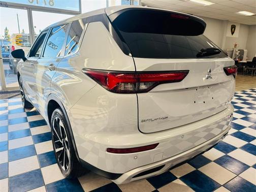 2024 Mitsubishi Outlander SE