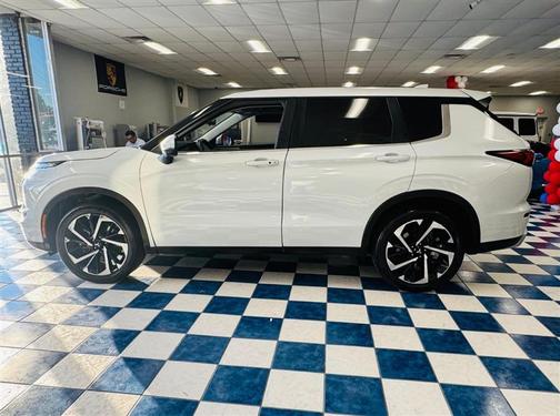 2024 Mitsubishi Outlander SE