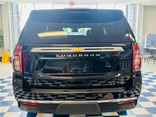 2024 Chevrolet Suburban LT