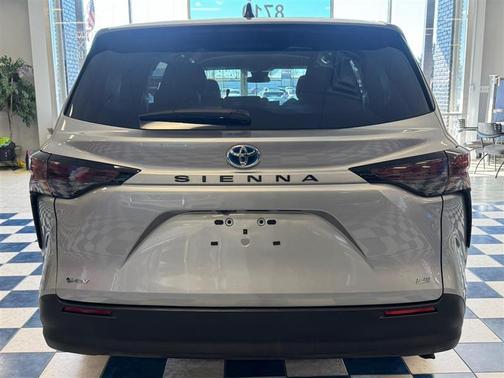 2025 Toyota Sienna LE