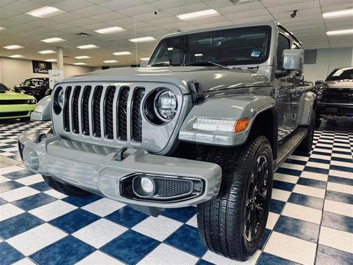Gray 2023 Jeep Gladiator Overland