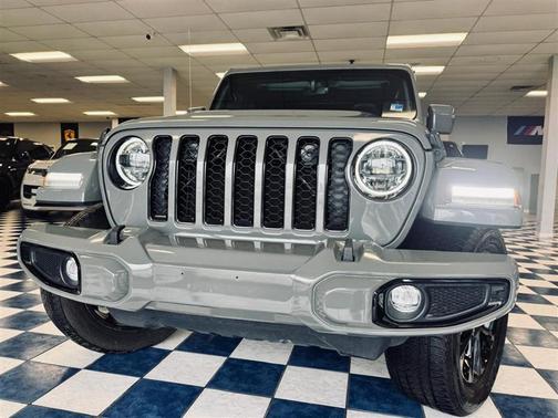 Gray 2023 Jeep Gladiator Overland