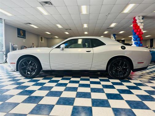 2022 Dodge Challenger SXT