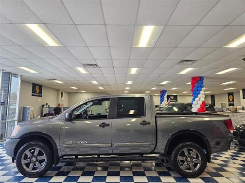 2015 Nissan Titan SV