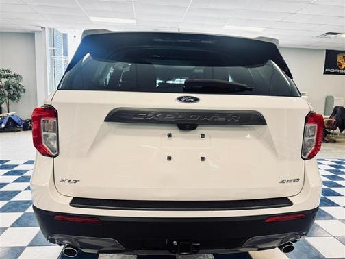 White 2023 Ford Explorer XLT
