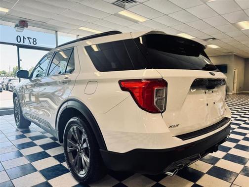 White 2023 Ford Explorer XLT