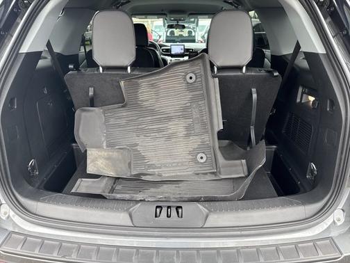 CARBONIZED GRAY METALLIC 2024 Ford Explorer XLT