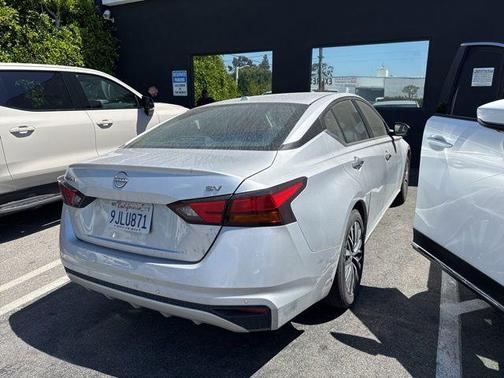 Brilliant Silver Metallic 2024 Nissan Altima 2.5 SV