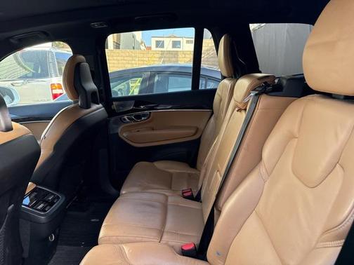 2018 Volvo XC90 T6 Momentum