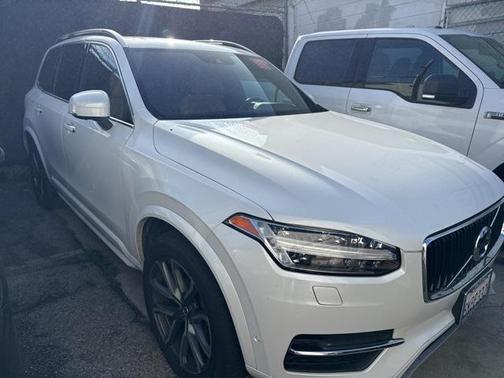 2018 Volvo XC90 T6 Momentum
