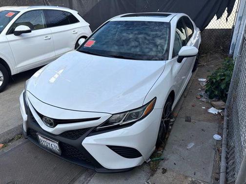 Super White 2018 Toyota Camry LE