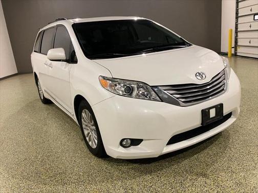 2016 Toyota Sienna XLE