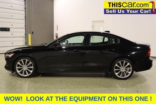 Gray 2019 Volvo S60 T5 Momentum