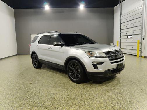 INGOT SILVER METALLIC 2018 Ford Explorer XLT