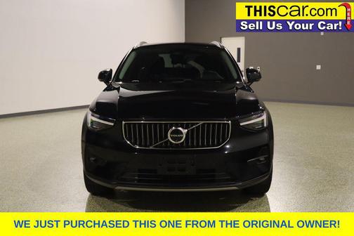 Onyx Black Metallic 2024 Volvo XC40 B5 Plus Bright Theme