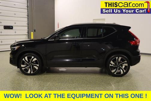 Onyx Black Metallic 2024 Volvo XC40 B5 Plus Bright Theme