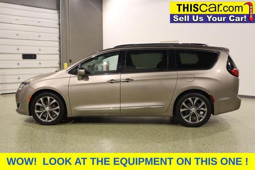 Molten Silver 2018 Chrysler Pacifica Limited