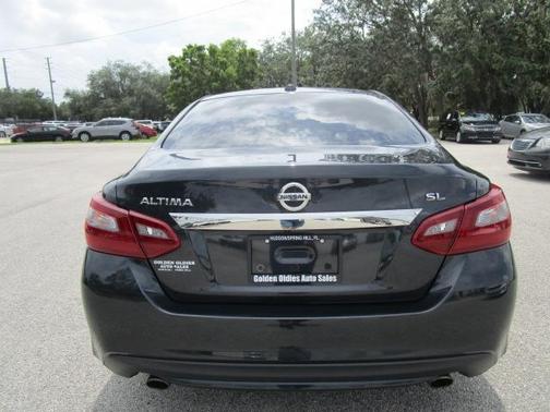 Photo 4 of 21 of 2018 Nissan Altima SL