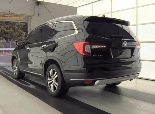Crystal Black Pearl 2022 Honda Pilot Touring 7-Passenger